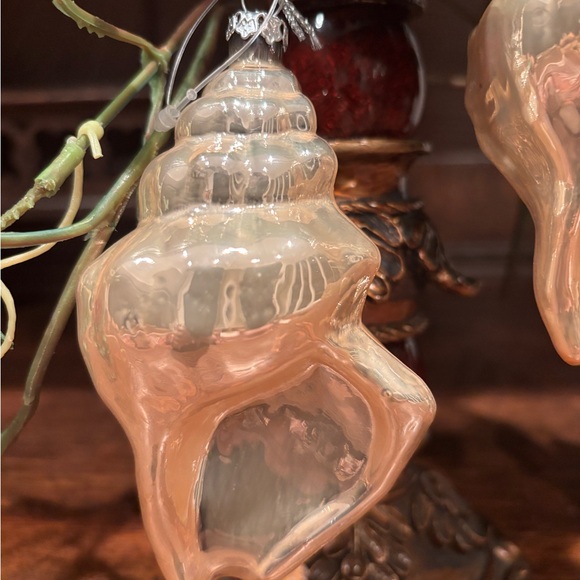 BOMBAY COMPANY VINTAGE SEA SHELL GLASS ORNAMENTS
(4 large) - Picture 13 of 16